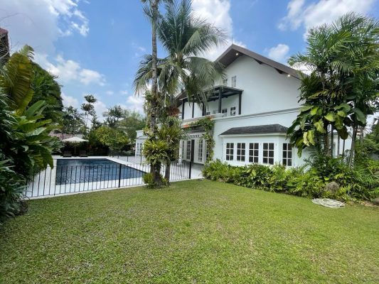 Disewa Rumah Coumpound 2 Lantai Luas 1000-an m2 , Harga 1 M an ada Swimming Pool di Kemang